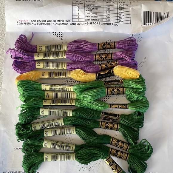 Jack Dempsey (2003) 18” quilt squares (6), item 732, pattern #274, Iris - Picture 10 of 11